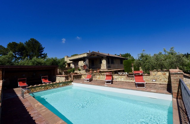 gepflegte Villa mit Meerblick & Privatpool, Meernah, WLAN, Garten und Terrassen