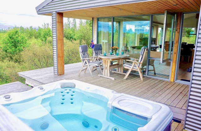 Exklusives Haus mit einem gemütlichen Guesthouse + Hot Tub in der Nähe von Snæfellsnes Nationalpark