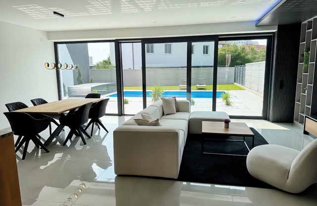 Luxus Haus mit Pool & Garten – Perfekt für Familien & Freunde