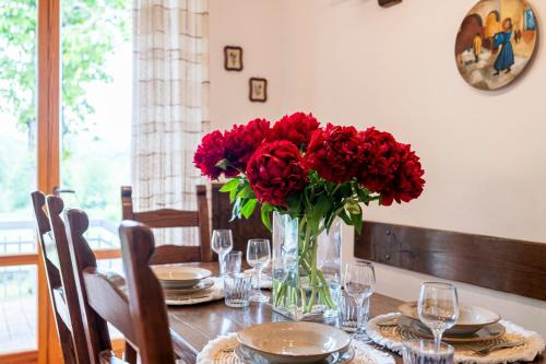 Luxury in the Tuscan Mountains Rustic Villa with WiFi and Park
