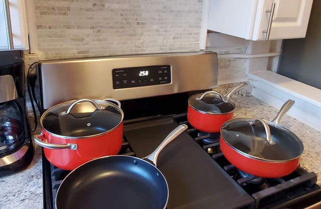 Luxury infinite Motion unit located in New Center Area Historic District!
