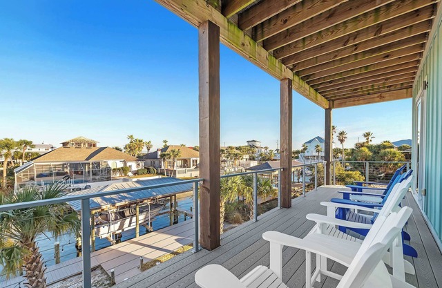 Luxury Infinity Edge Heated Pool and Hot Tub + Boat Dock + Steps to the beach +