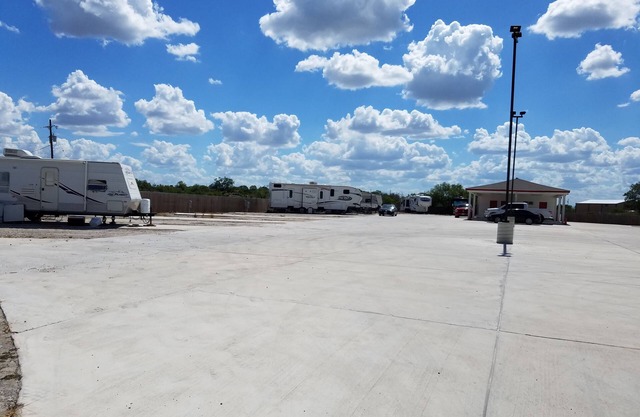 Luxury Inn & RV Park