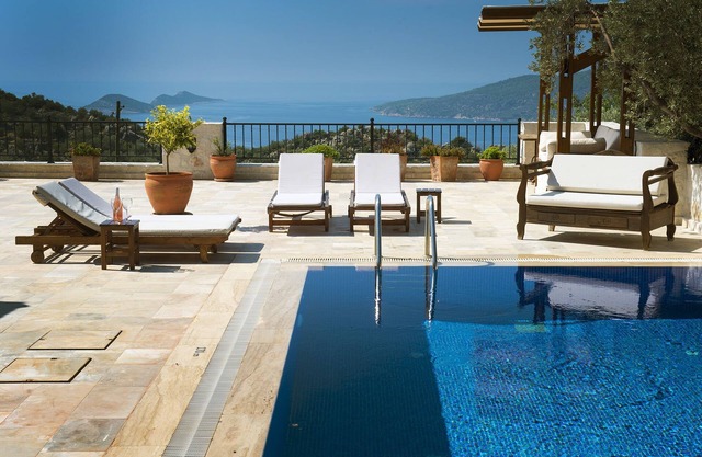 Luxusvilla in Kalkan mit 2 Pools und Gästehaus, perfekt für Freunde oder Familien