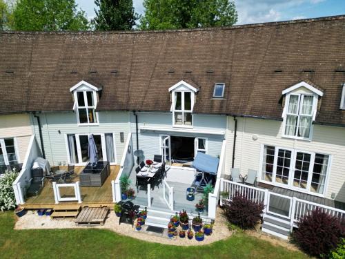 Luxury Kingfisher Lodge, Isis Lake, within the Cotswold Waterpark