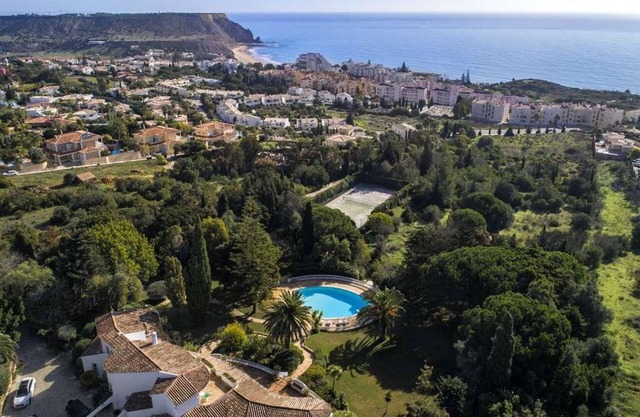 Luxury Lagos Villa | 5 Bedrooms | Private Pool & Tennis Court | Villa Lagos Quinta Luz | Algarve