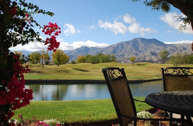 Luxus am See PGA West Townhome mit unglaublichem Blick / Private Courtyard Spa