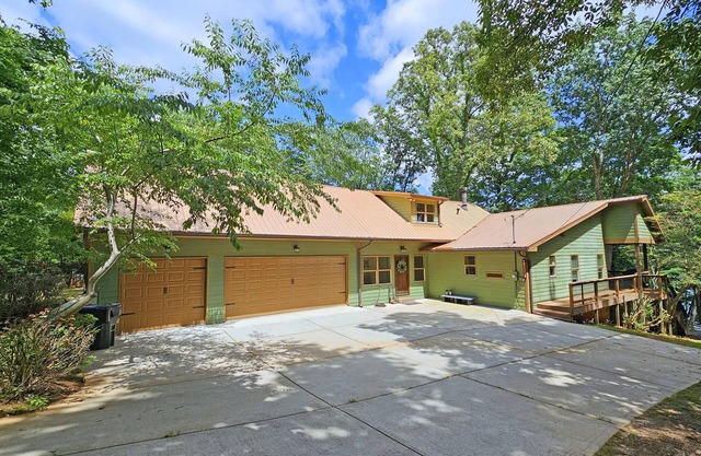 Luxury, lake front with private dock!