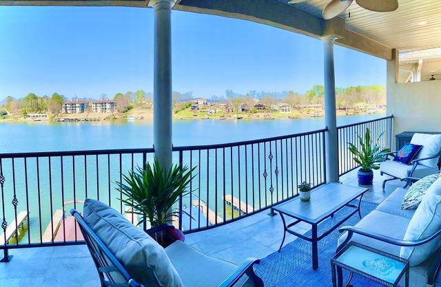 * Neu * Luxus Lake Hamilton Condo mit 180 ° Seeblick!