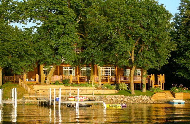 Luxushaus am See mit Gästehaus und Spielzimmer