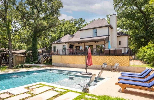 Luxury Lake House with Pool & Game Room