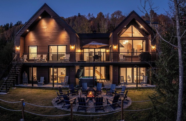 Luxury Lakefront Chalet-6 BR-3 BATH-SPA