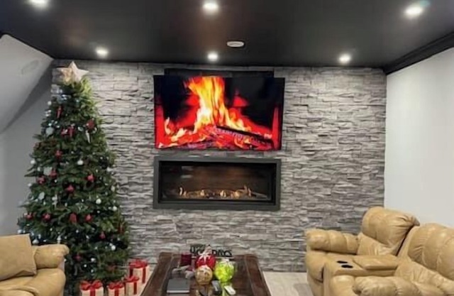 Luxury Lakefront Suite - Hot Tub & Amenities!