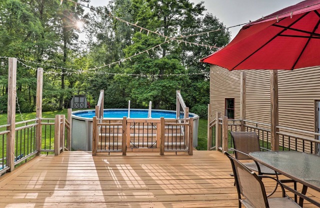 Luxury lakefront apartment - and a pool! Pool open Memorial Day - Labor Day.