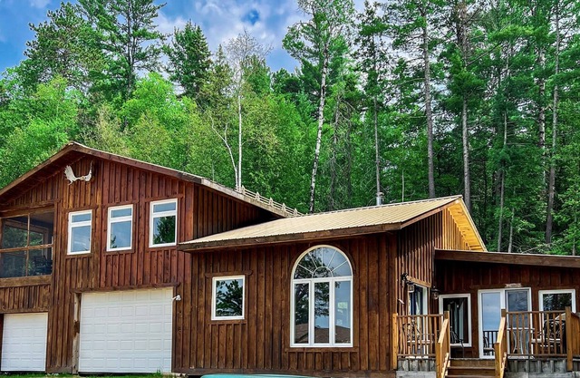 Luxury Lakefront Chalet On Lake Obabika With Beaches And Campsites
