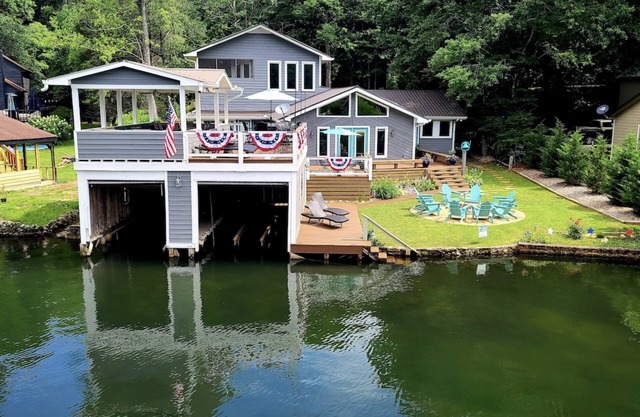 Luxury Lakefront Home on Lake Burton
