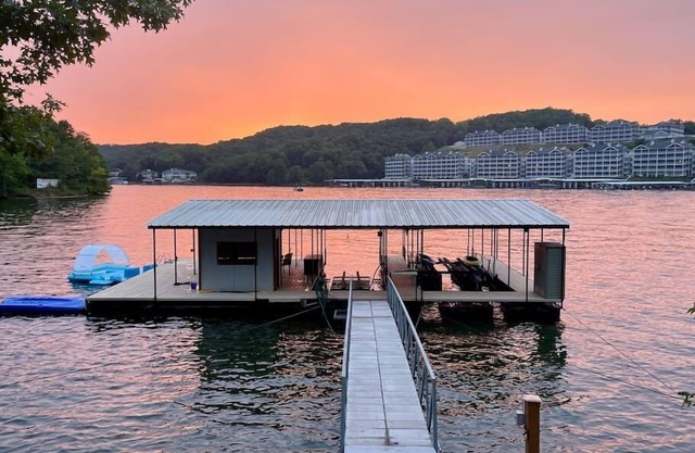 Luxury Lakefront Home: Dock, Slips, SUPs, Kayaks