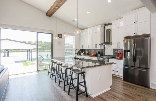 Luxury Lakefront Home w/ Overhanging Deck + Kayaks