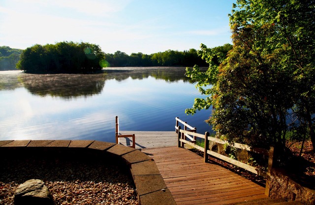 Luxury Lakefront: Hot Tub, Fireplace, Pet Friendly, Arcade, Watercraft, + more!