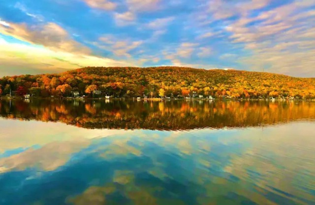 Luxury Lakefront Lodge with a Million Dollar View