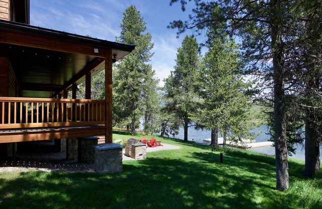 Neue, luxuriöse Lakefront Lodge am Henry's Lake in der Nähe des Westeingangs des Yellowstone NP