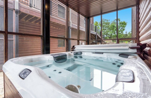Luxus-Chalet am See ~ 2 Pools ~ Kostenlose Annehmlichkeiten ~ Dock ~ Kajaks ~ Minigolf ~ Wasserrutsche