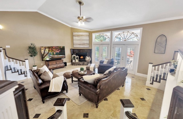 Luxury lakehouse with private pool, hot tub, & office - close to Legoland
