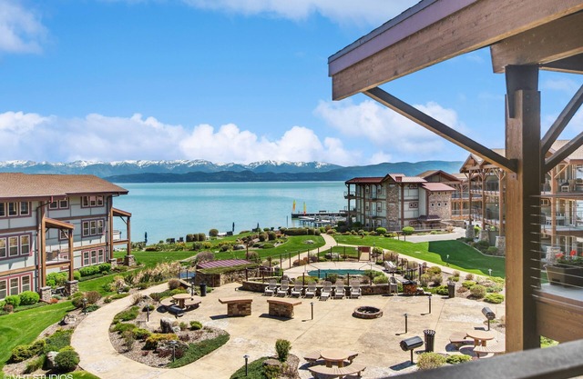 Luxury Lakeside Life