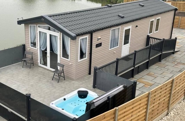 Lodge-Exklusiv-Ensuite Dusche-Seeblick-adult only fishing breaks
