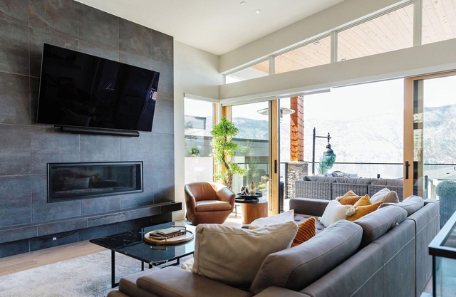 Luxury Lakeview Getaway | Hot Tub, Chef's Kitchen, Walk to Beach