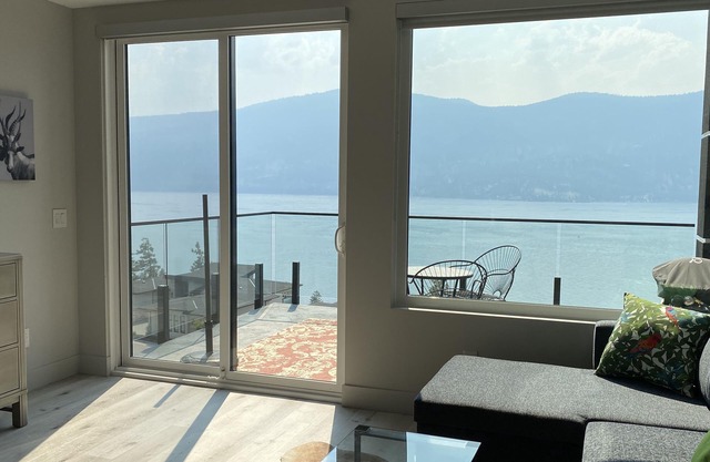 Luxury Lakeview suite in Lake Country with access to local beach