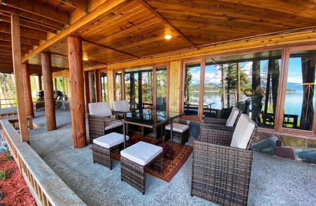 Luxury Lakeview Suite with Stunning Sunsets in Popular Woods Bay Location
