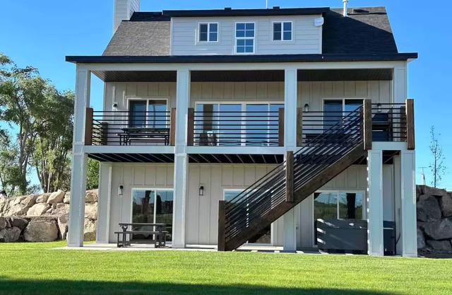 Luxury Large Farm Home @ Stoney Farms -NO CHOREs
