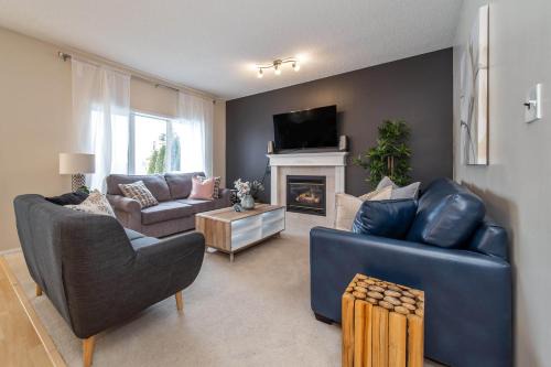 Luxury Lewis Estates Golf Course View Home By Henday, Whitemud, WEM, Acheson!