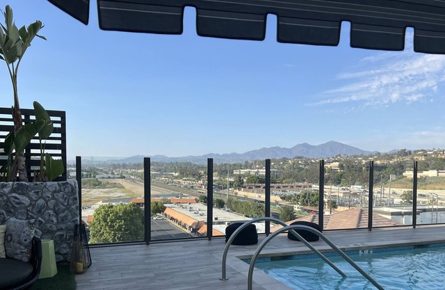Luxury Living 10 mini from Laguna Beach