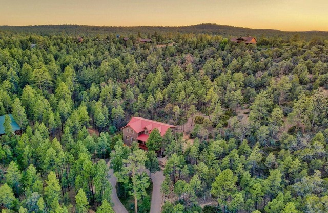 🏆 LUXURY LODGE - SLEEPS 26 - 5,000 SQ FT - 6BD 4BA - GAME / THEATER - 1.5 ACRES