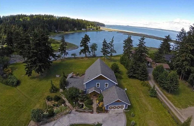 Luxury Lodge Stil Custom Home auf private Meer Lagune Acreage.