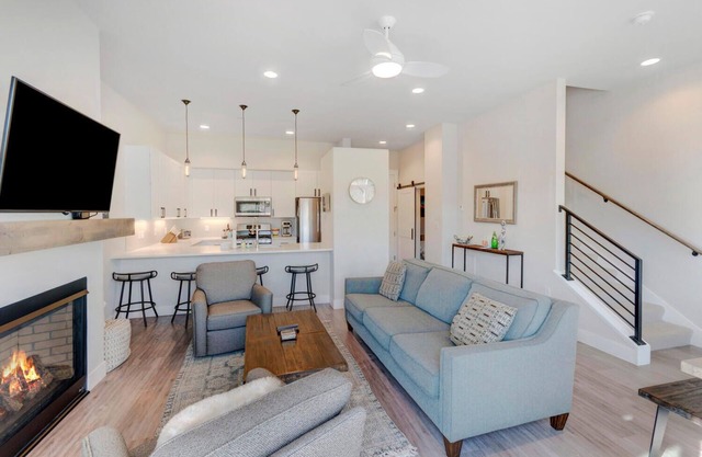 New Luxury Loft 3 I Hot Tub I Great Views I Best Price I FREE Adventures Daily