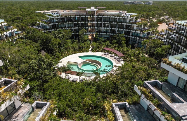 Luxury Loft l close to the beach l 4 pools