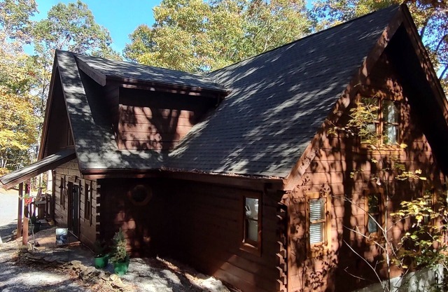 Luxury Log Cabin adjoins GSMNP . Magnificent Views , Nature Lovers Paradise !