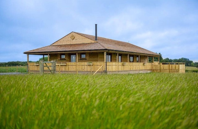 Luxury Log Cabin with a Hot Tub