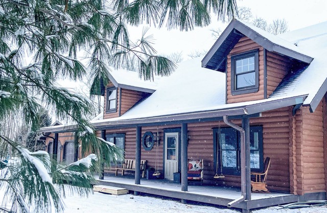 Hilltop Hideaway Log Cabin
