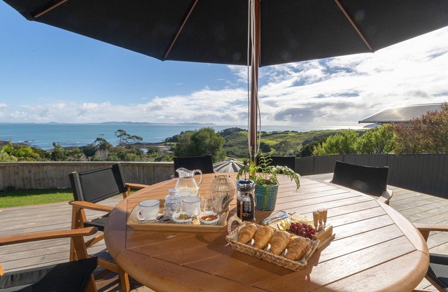 Luxury Lookout - Cable Bay Holiday Home