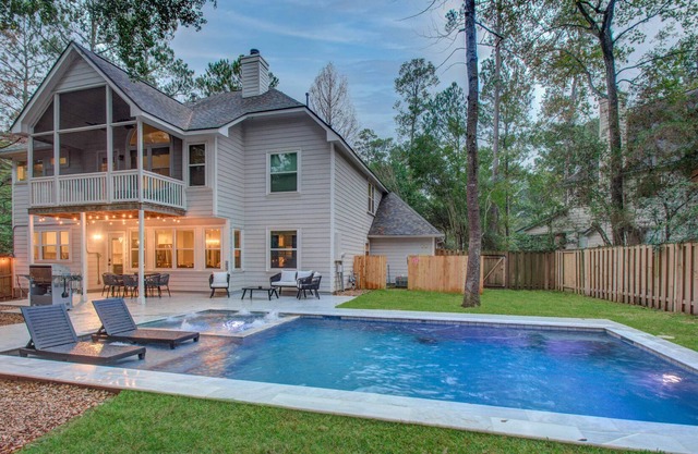 Luxury Mansion Dream Home | 6 Bed, Pool, Grill