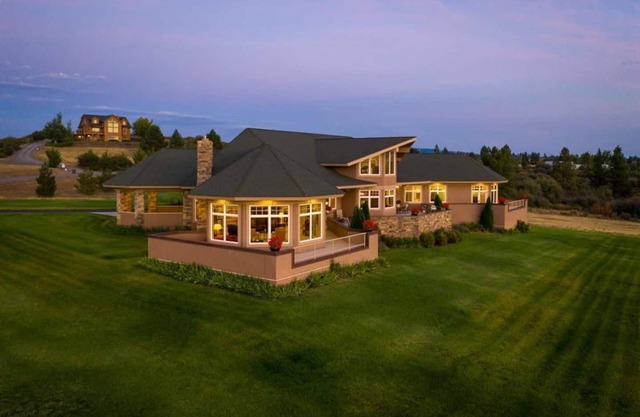 Luxury Mansion near Crater Lake!