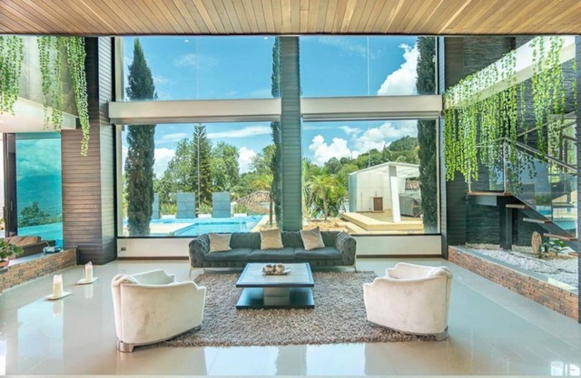 LUXURY MANSION VIEW TO THE CITY