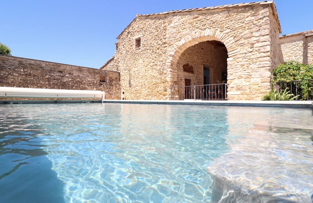 Top-of-the-range farmhouse 6 bedrooms + 6 private bathrooms + SPA + heated swimming pool + large garden