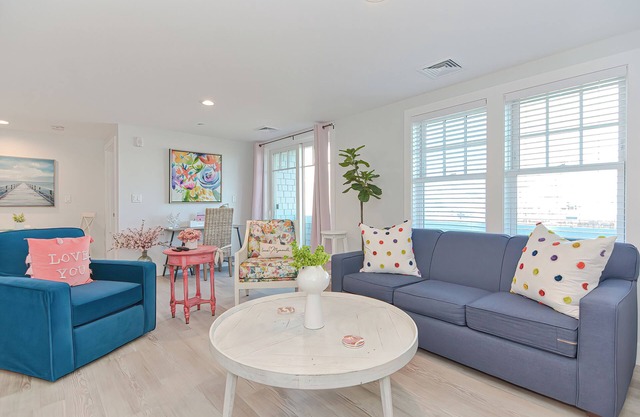 Luxury Mayflower & Harbor View Condo at Harbourtown with Long Private Balcony