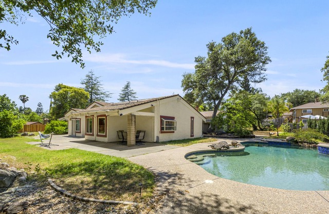 Luxury Mediterranean style - Large, Safe, Quiet, Family-Friendly