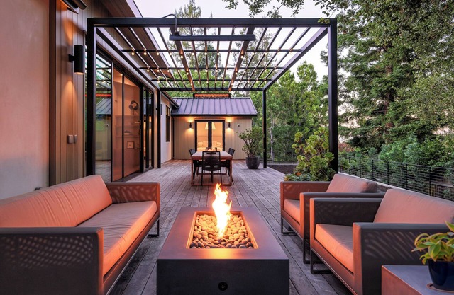 Luxury Menlo Park Home Two Miles from Stanford University